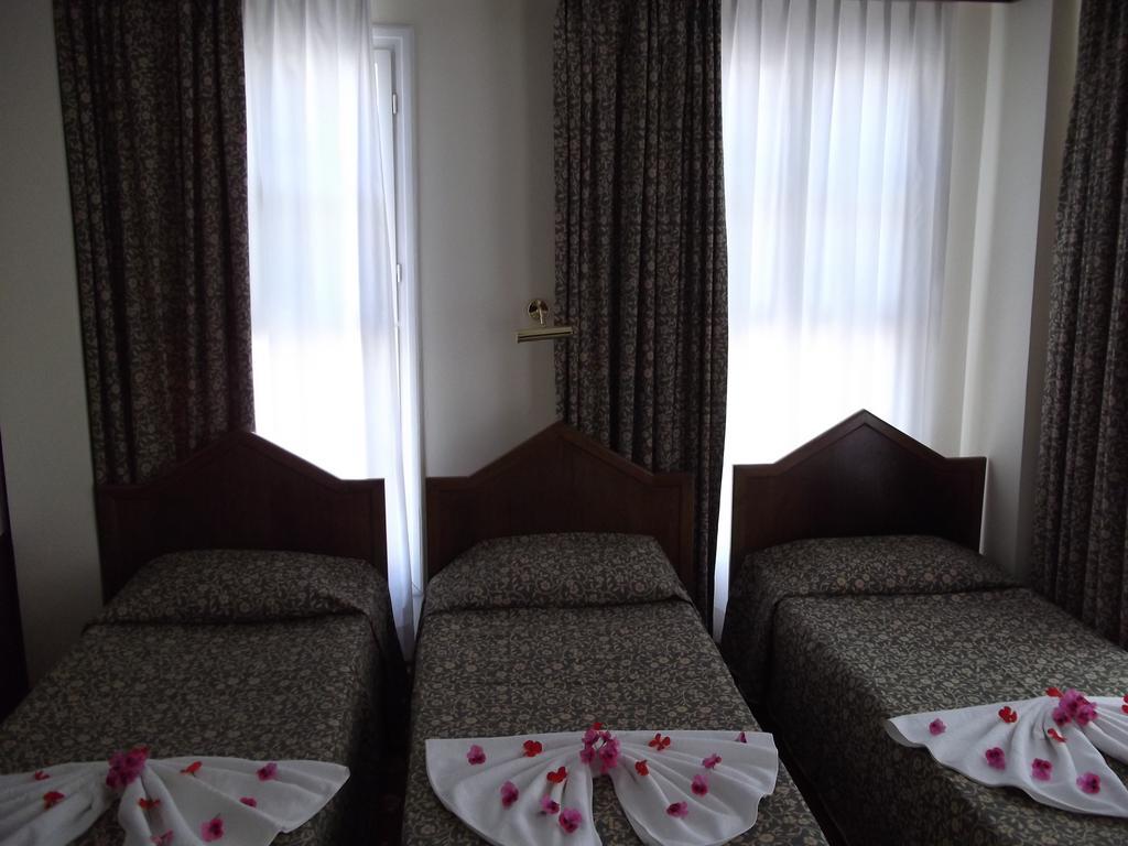 Antik Ridvan Hotel Çeşme الغرفة الصورة
